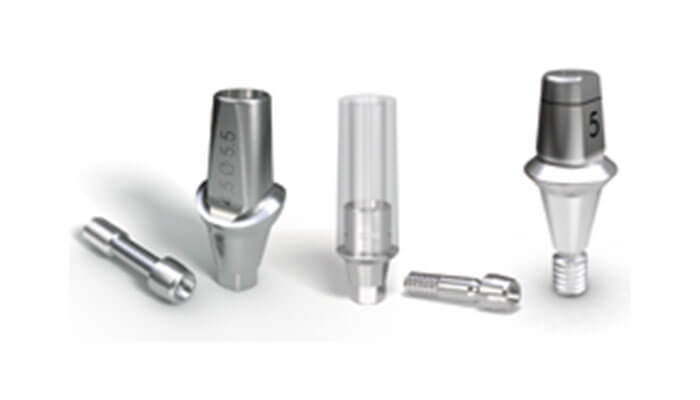 アバットメント（支台）の装着